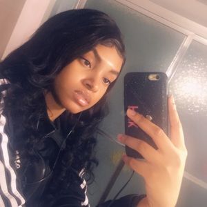 Meet your Posher, Briana